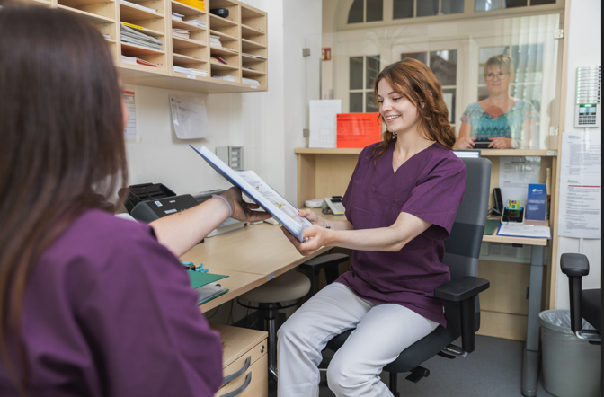 Medizinische Fachangestellte (m/w/d) für eine dermatologische Eigenpraxis der KVS in Ebersbach-Neugersdorf, 1. Bild